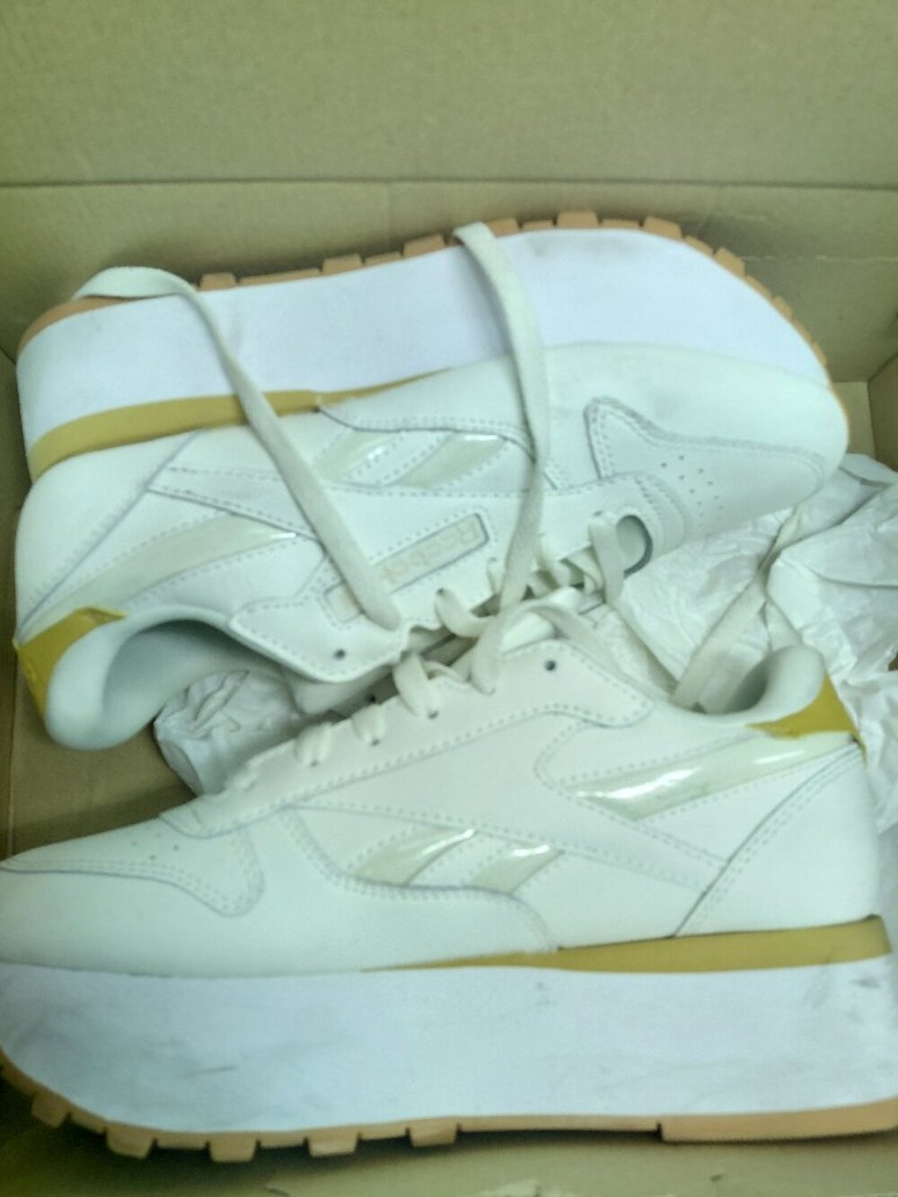 Reebok tennis shoe white